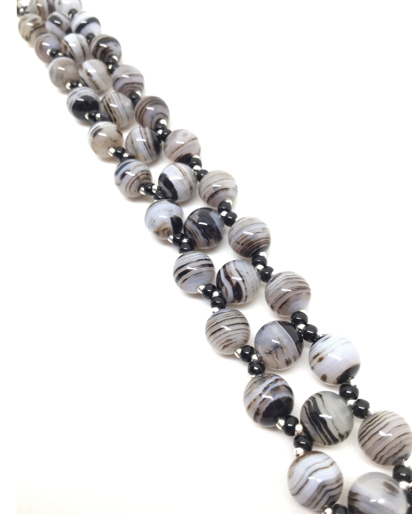 black & white banded agate gemstone bracelet . gemstone bracelet . nickel free jewelry . striped agate bracelet . agate jewelry . ooak