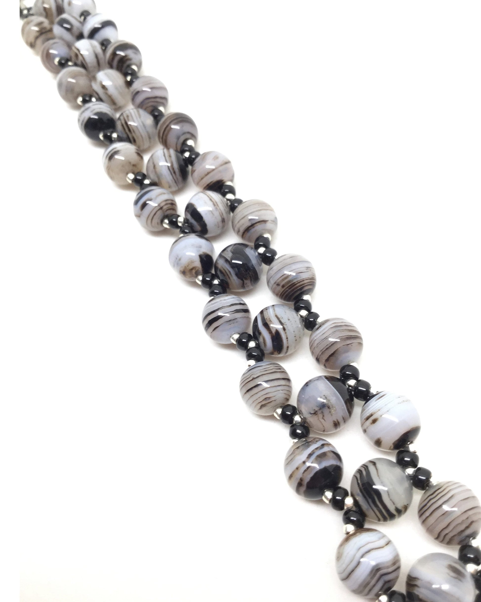 black & white banded agate gemstone bracelet . gemstone bracelet . nickel free jewelry . striped agate bracelet . agate jewelry . ooak