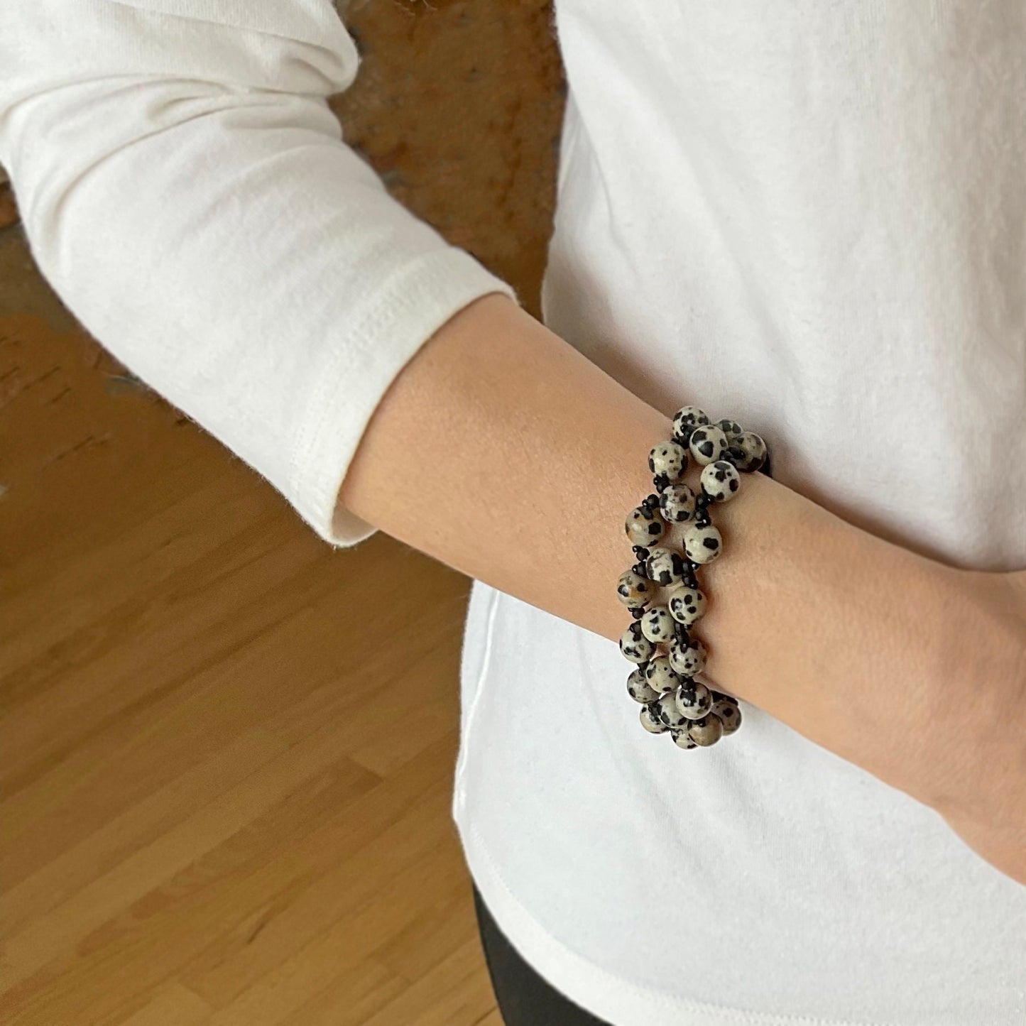 dalmatian jasper gemstone bracelet . black and white bracelet . pokadot bracelet . black and white gemstone jewelry . gemstone jewelry