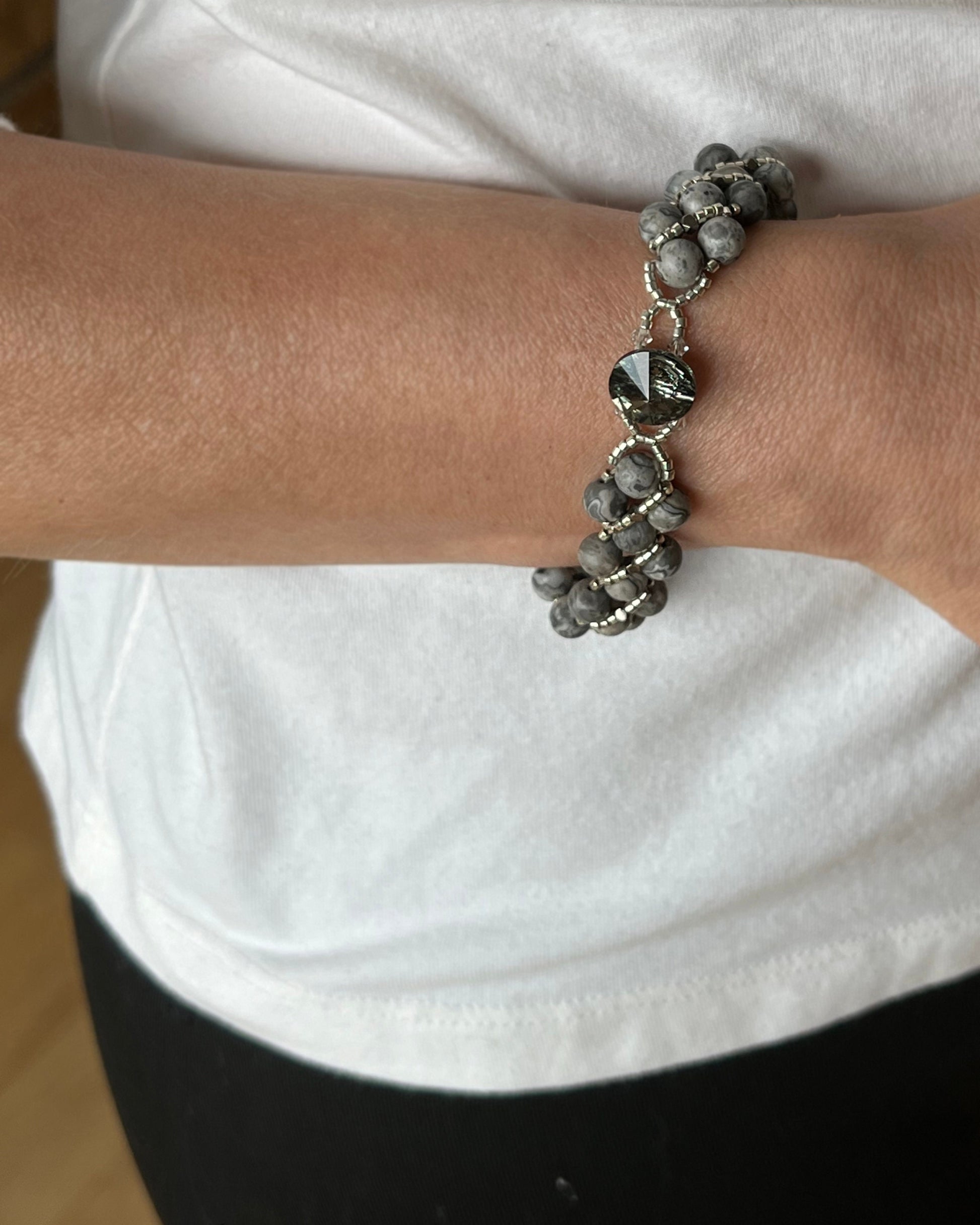 gray matte agate beaded bracelet . gray beaded bracelet .