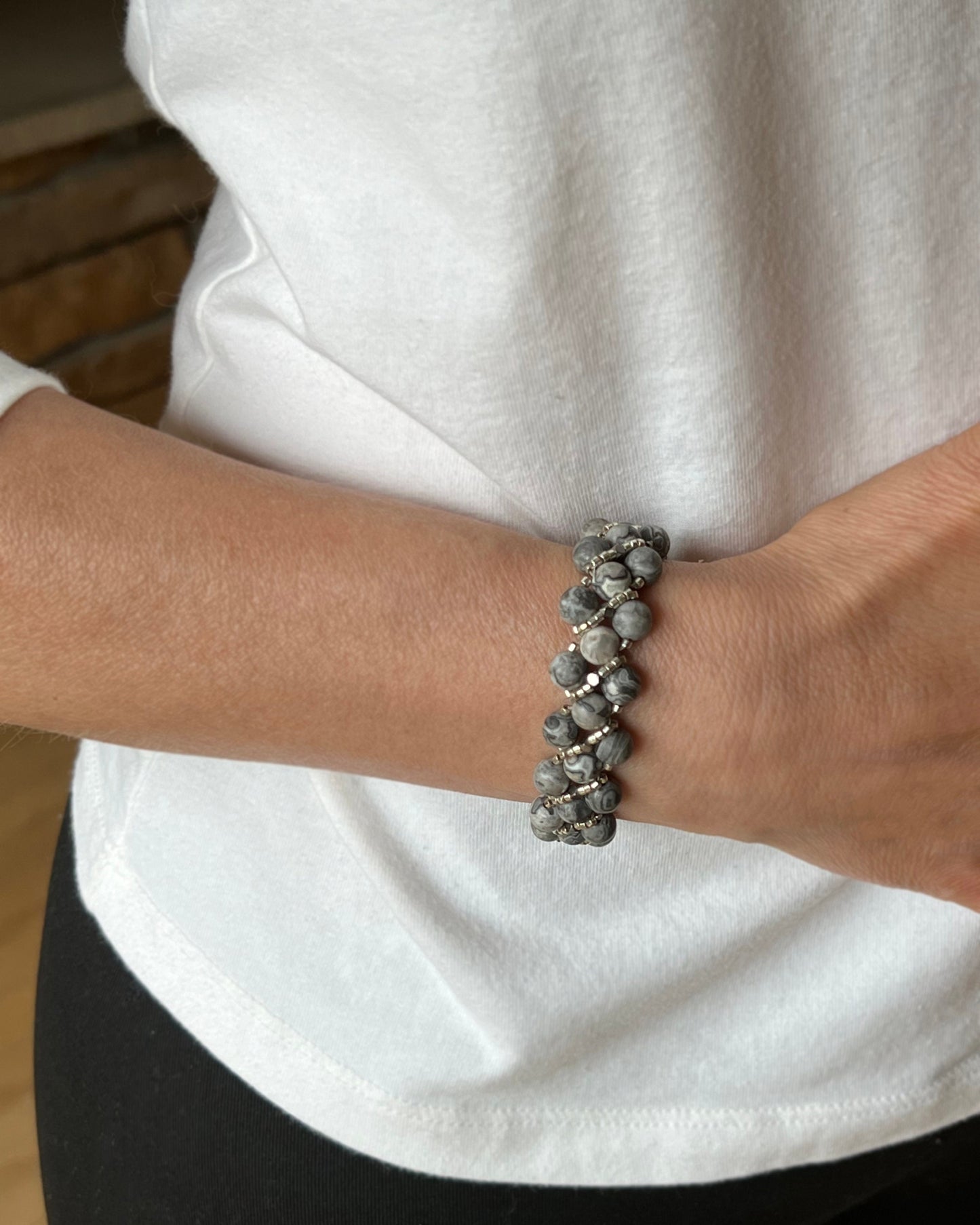 gray matte agate beaded bracelet . gray beaded bracelet .